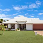 Edge Water 2 Minutes From The Beach With A Pool!